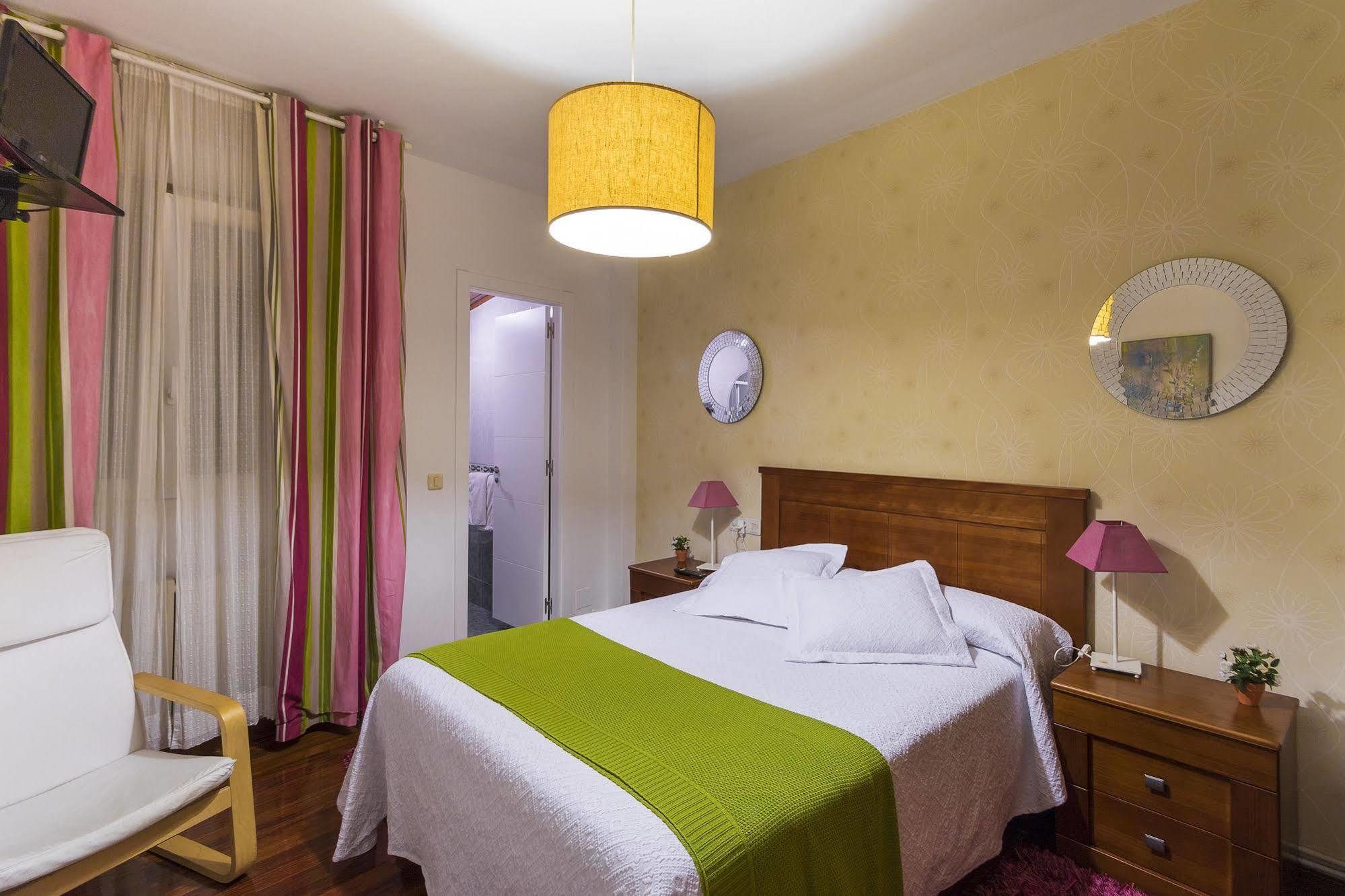 Hostal La Carballinesa Сантьяго-де-Компостела Экстерьер фото