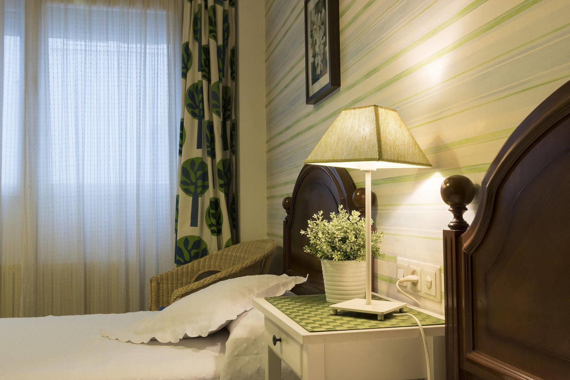 Hostal La Carballinesa Сантьяго-де-Компостела Экстерьер фото