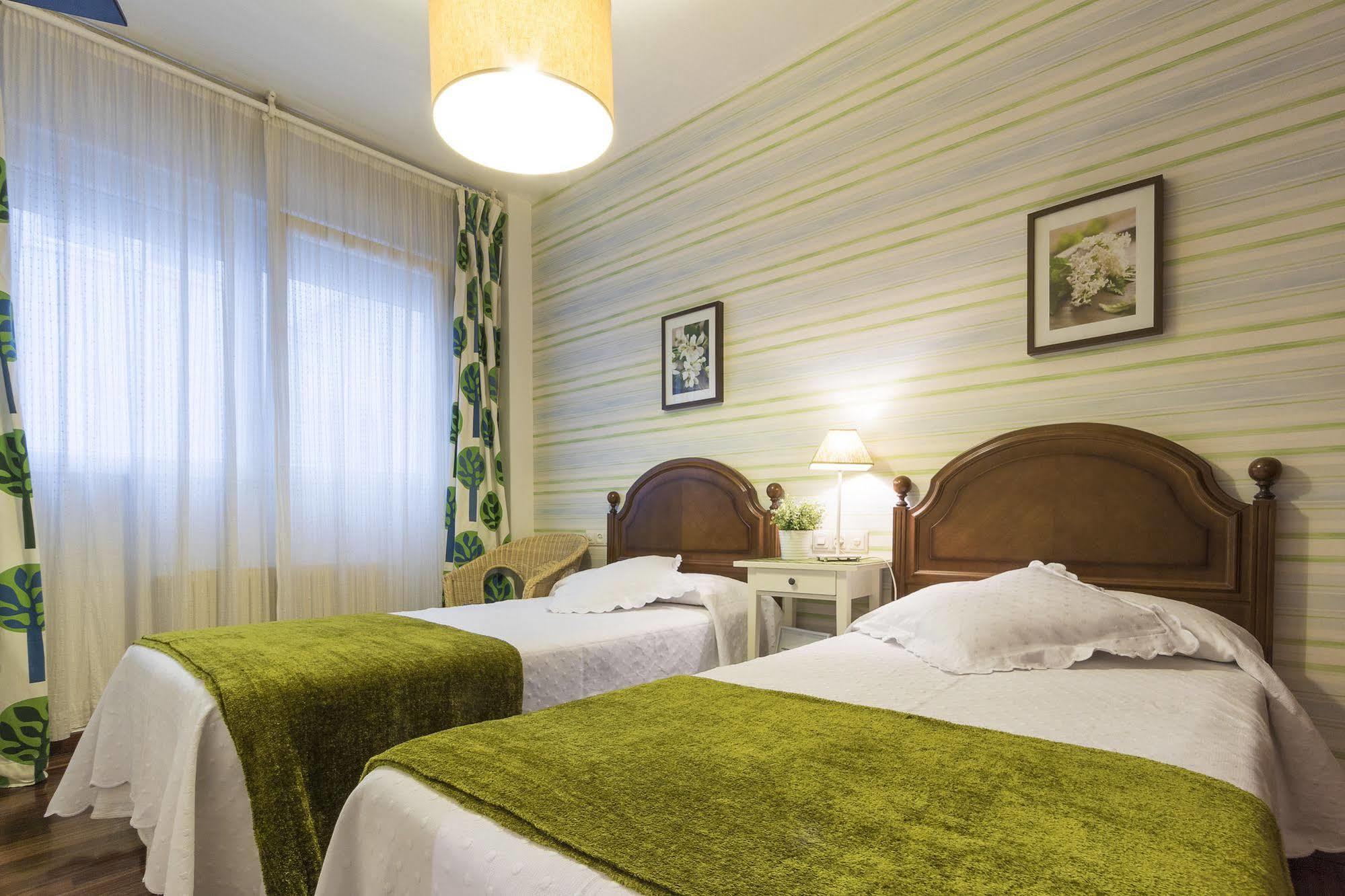 Hostal La Carballinesa Сантьяго-де-Компостела Экстерьер фото