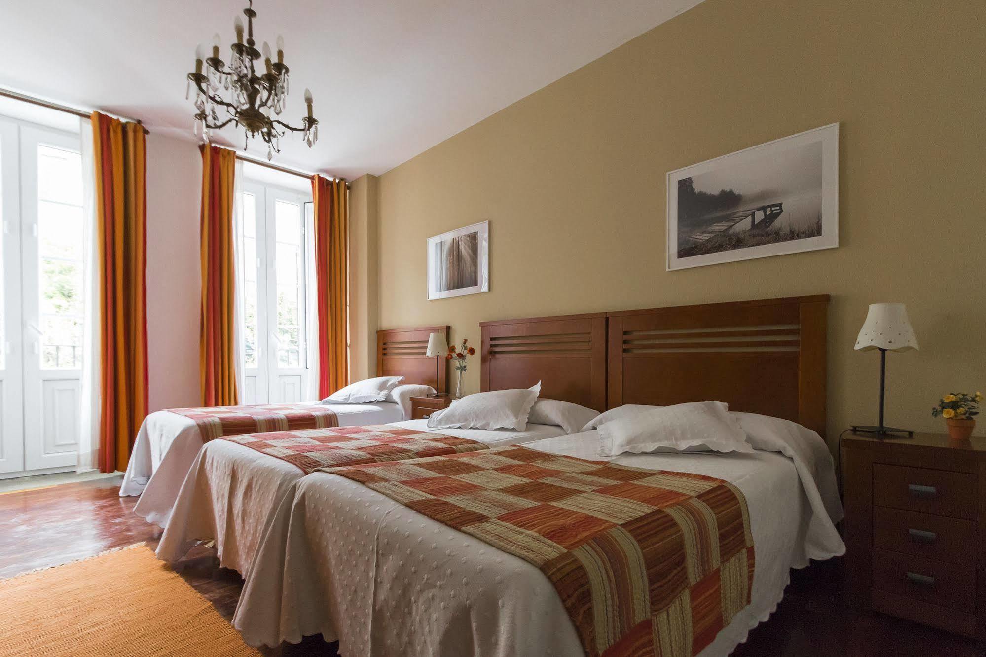 Hostal La Carballinesa Сантьяго-де-Компостела Экстерьер фото
